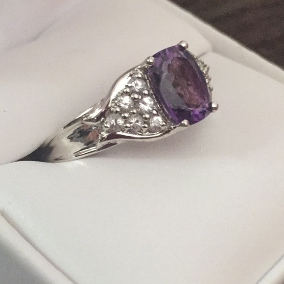Cushion cut Amethyst SS ring - Picture 2 of 4